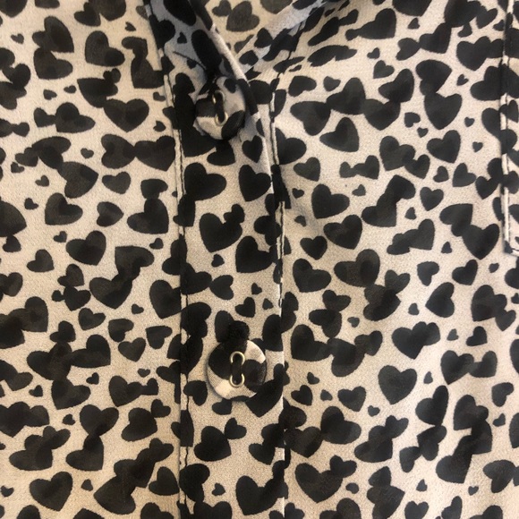 Torrid Kissing Hearts Chiffon Top - Picture 5 of 11